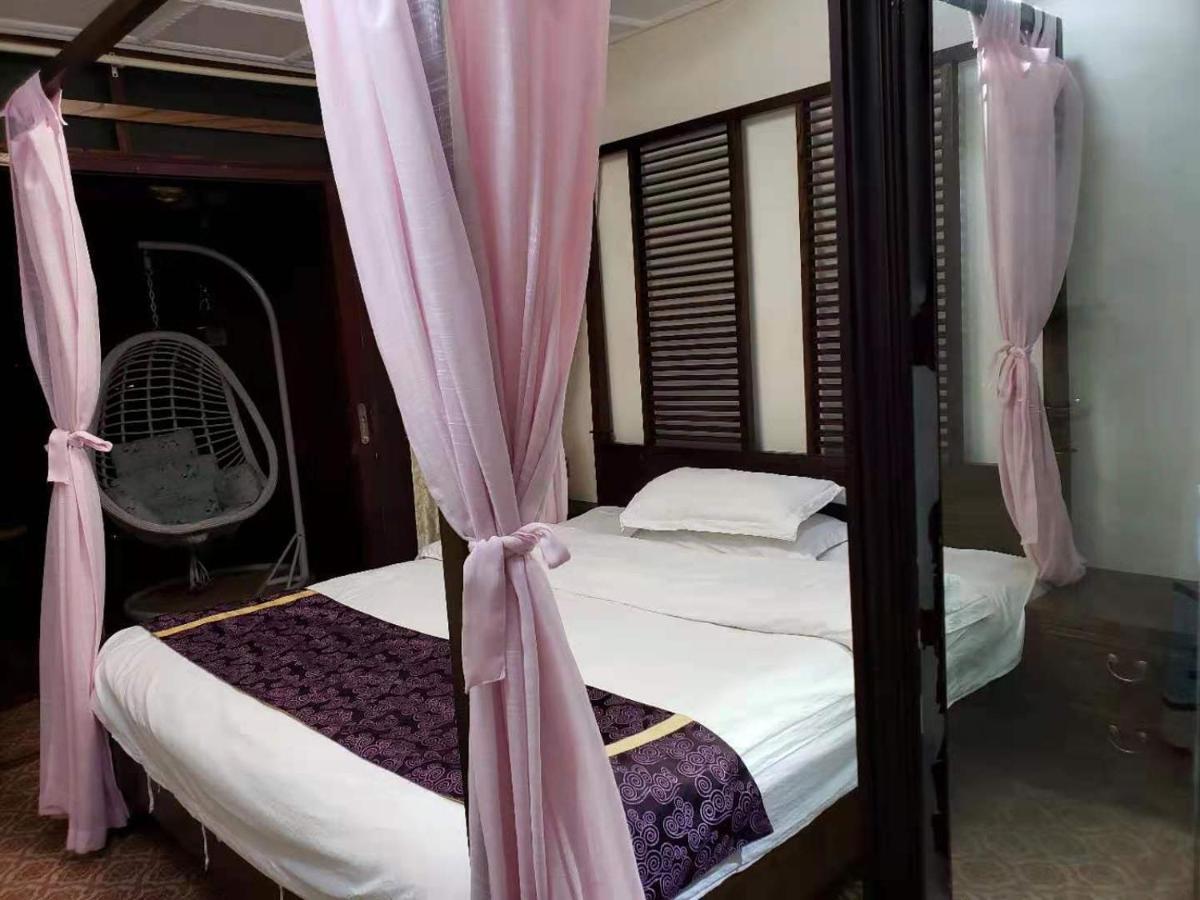 Lqj Riverside Guest House Fenghuang Bagian luar foto