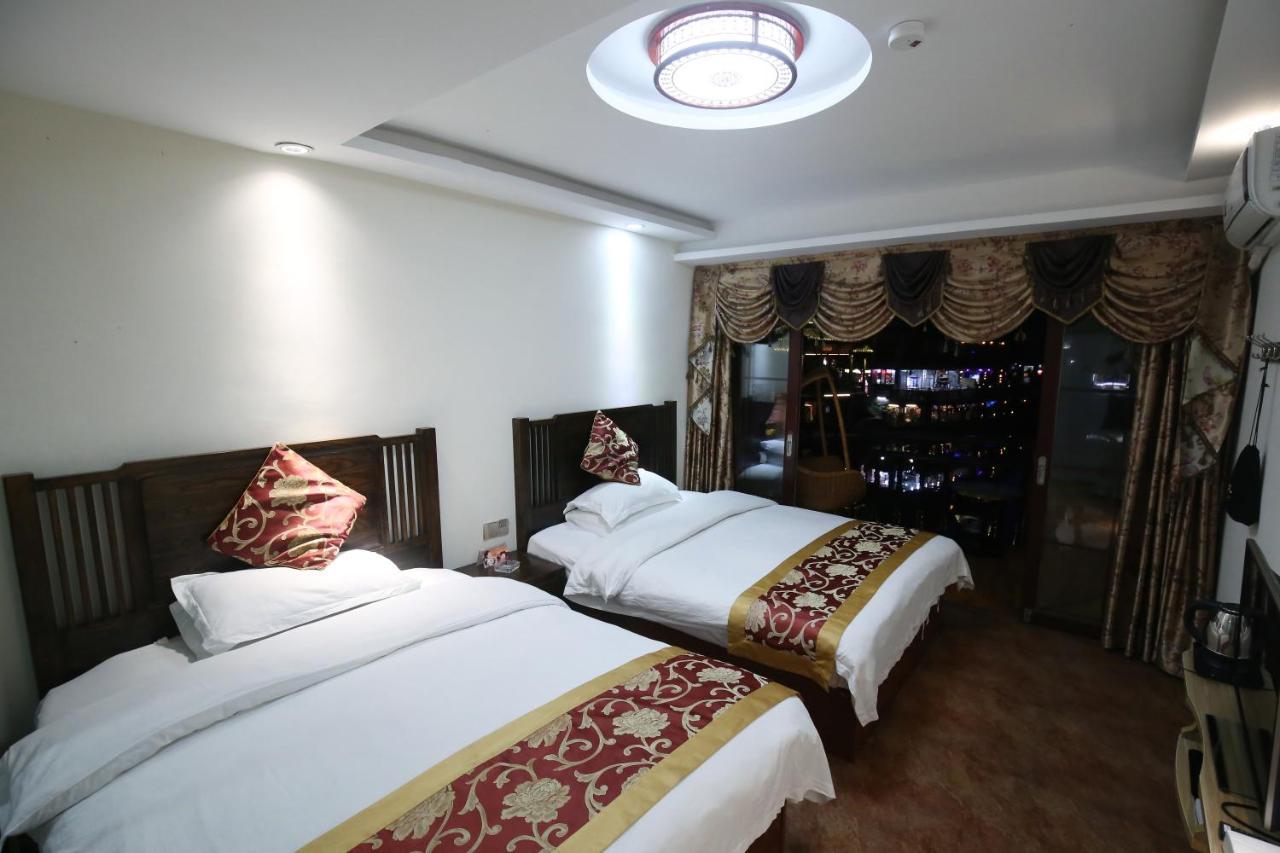 Lqj Riverside Guest House Fenghuang Bagian luar foto