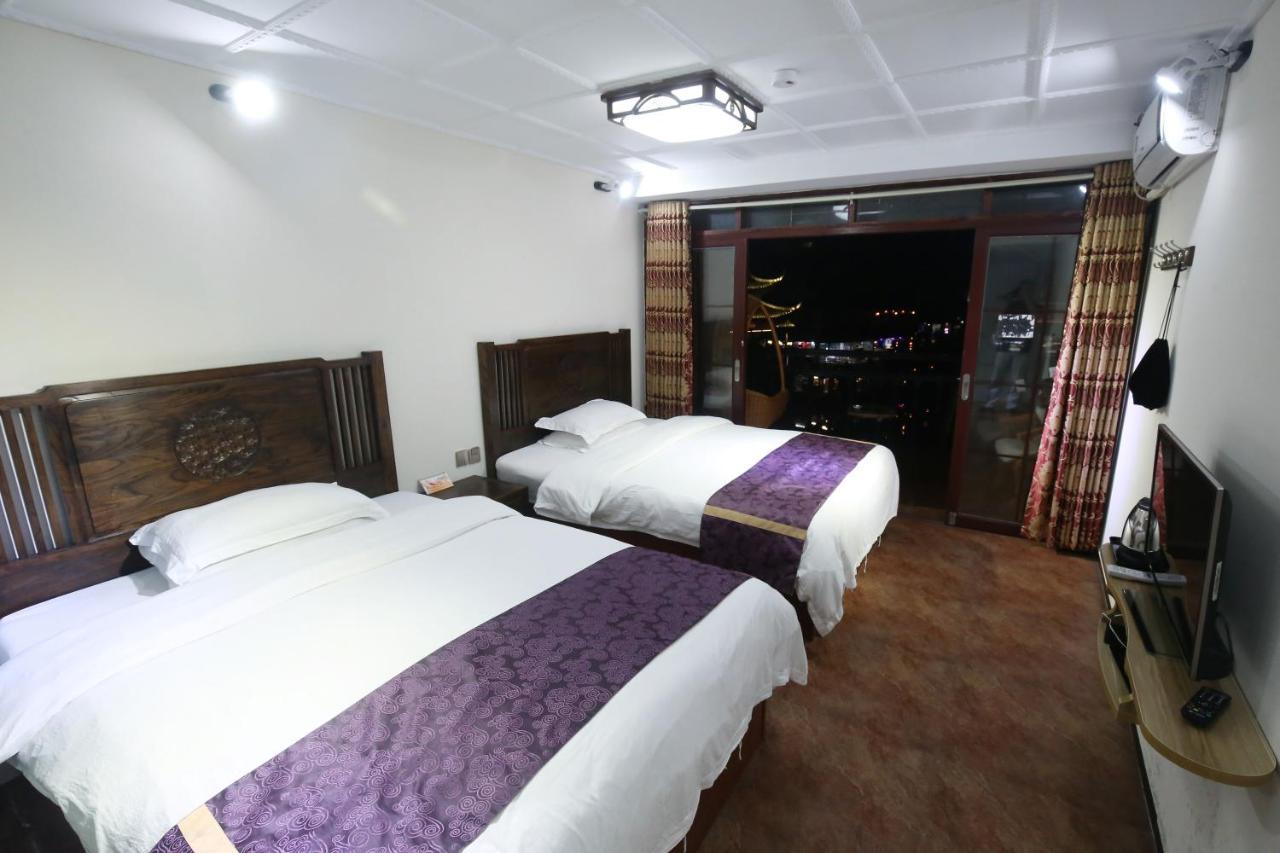 Lqj Riverside Guest House Fenghuang Bagian luar foto