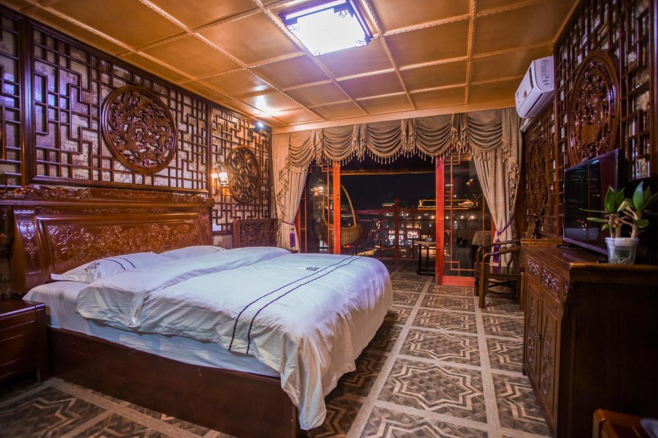 Lqj Riverside Guest House Fenghuang Bagian luar foto