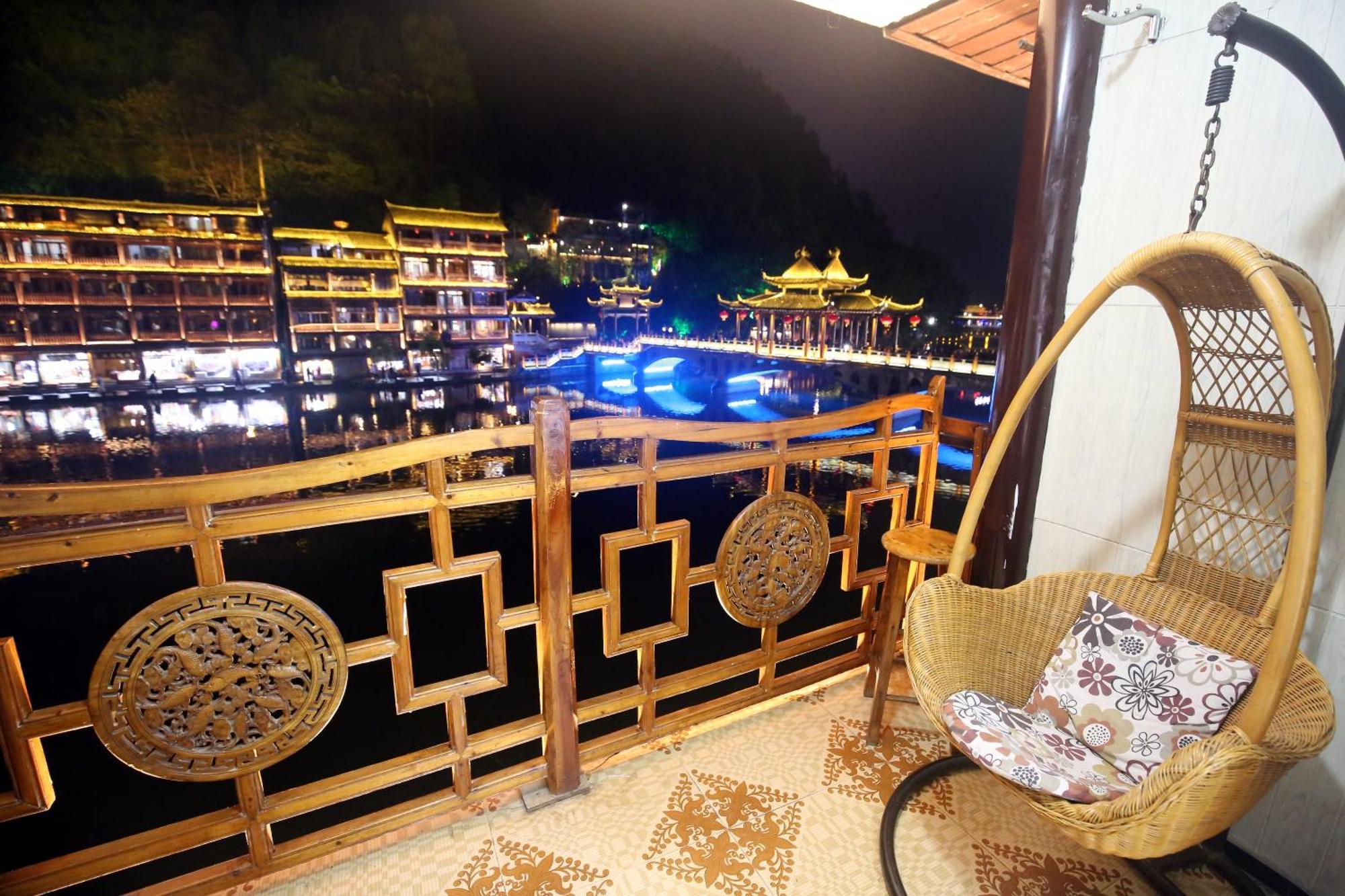 Lqj Riverside Guest House Fenghuang Bagian luar foto