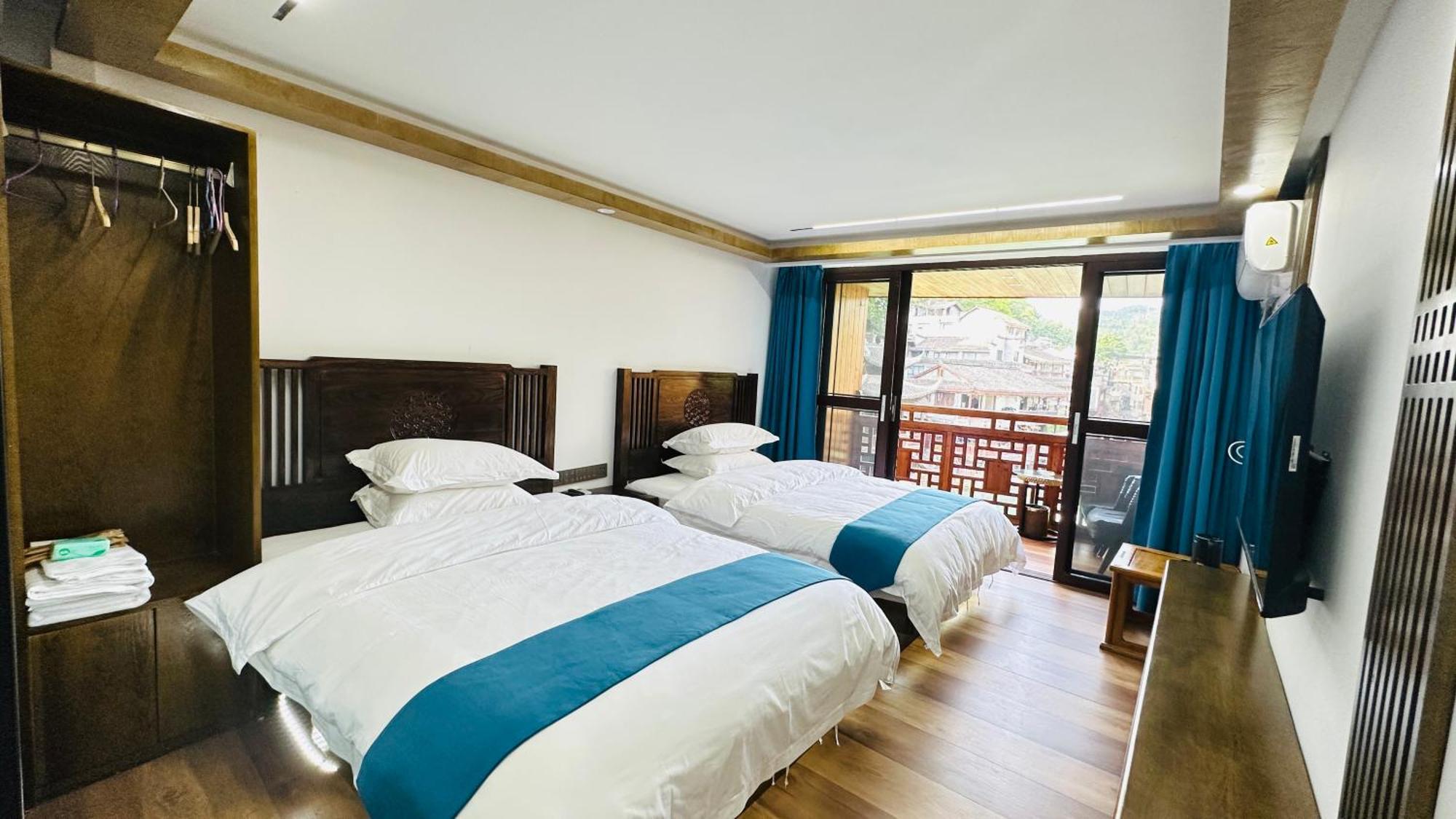 Lqj Riverside Guest House Fenghuang Bagian luar foto