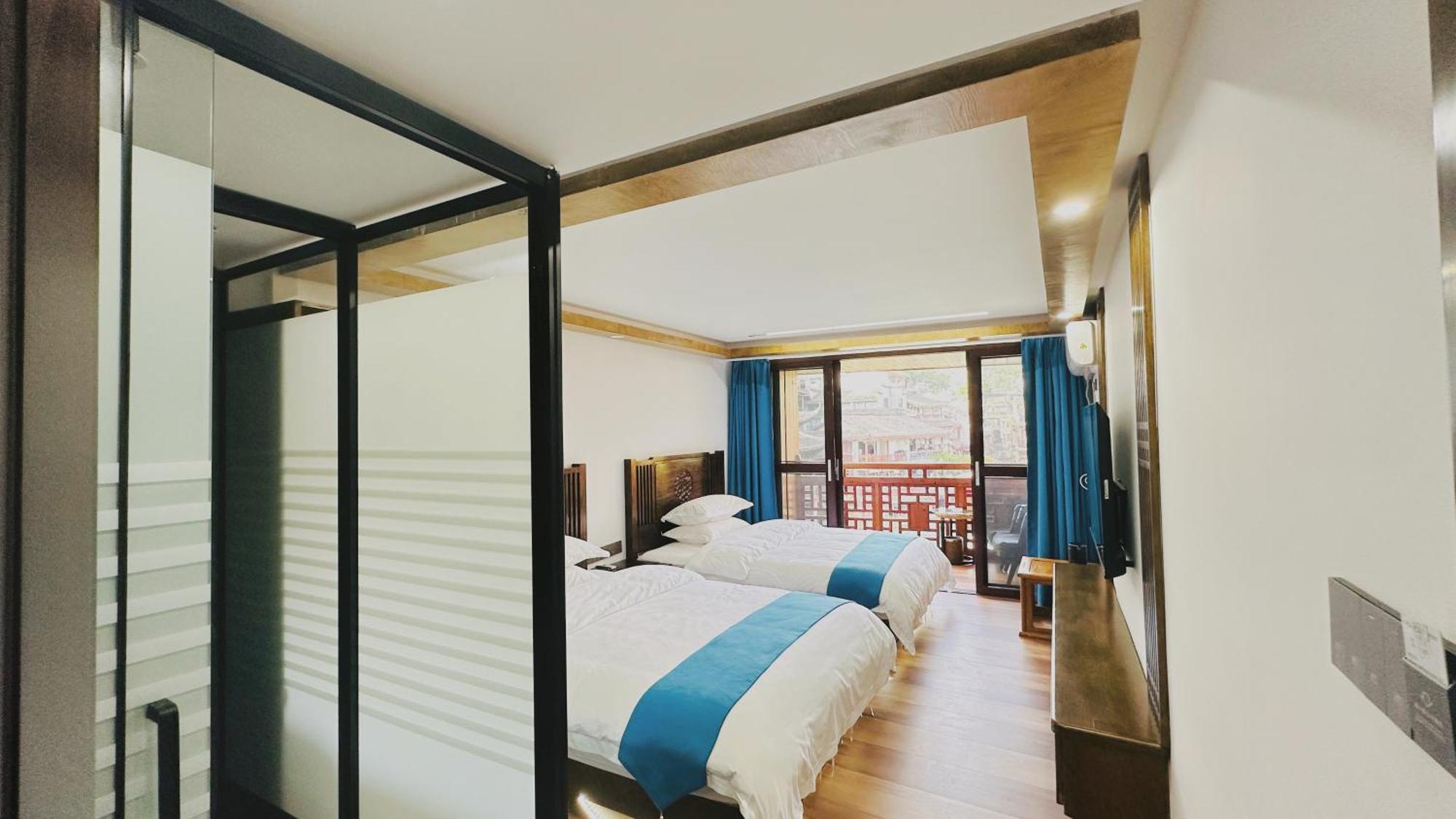 Lqj Riverside Guest House Fenghuang Bagian luar foto