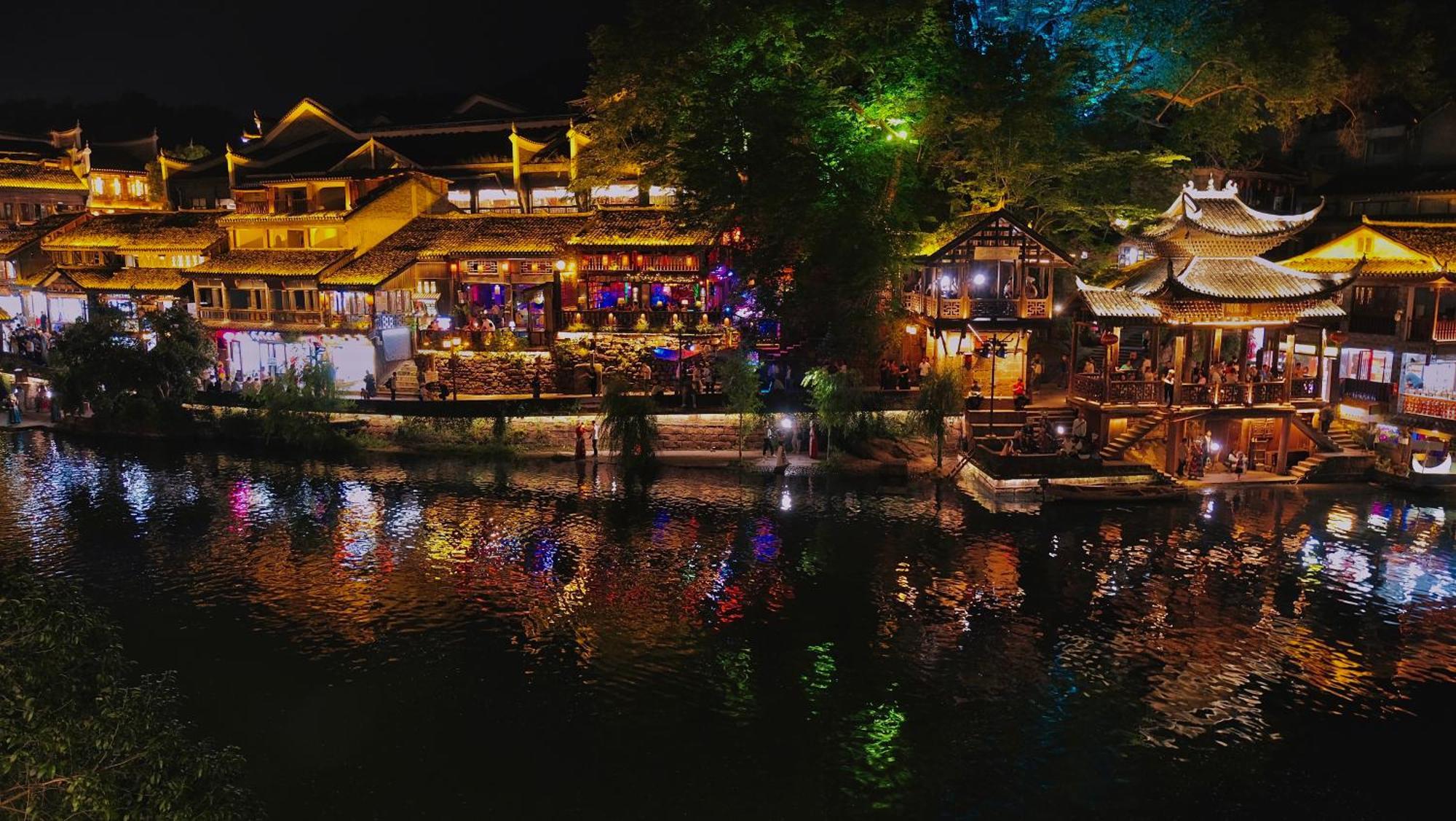 Lqj Riverside Guest House Fenghuang Bagian luar foto