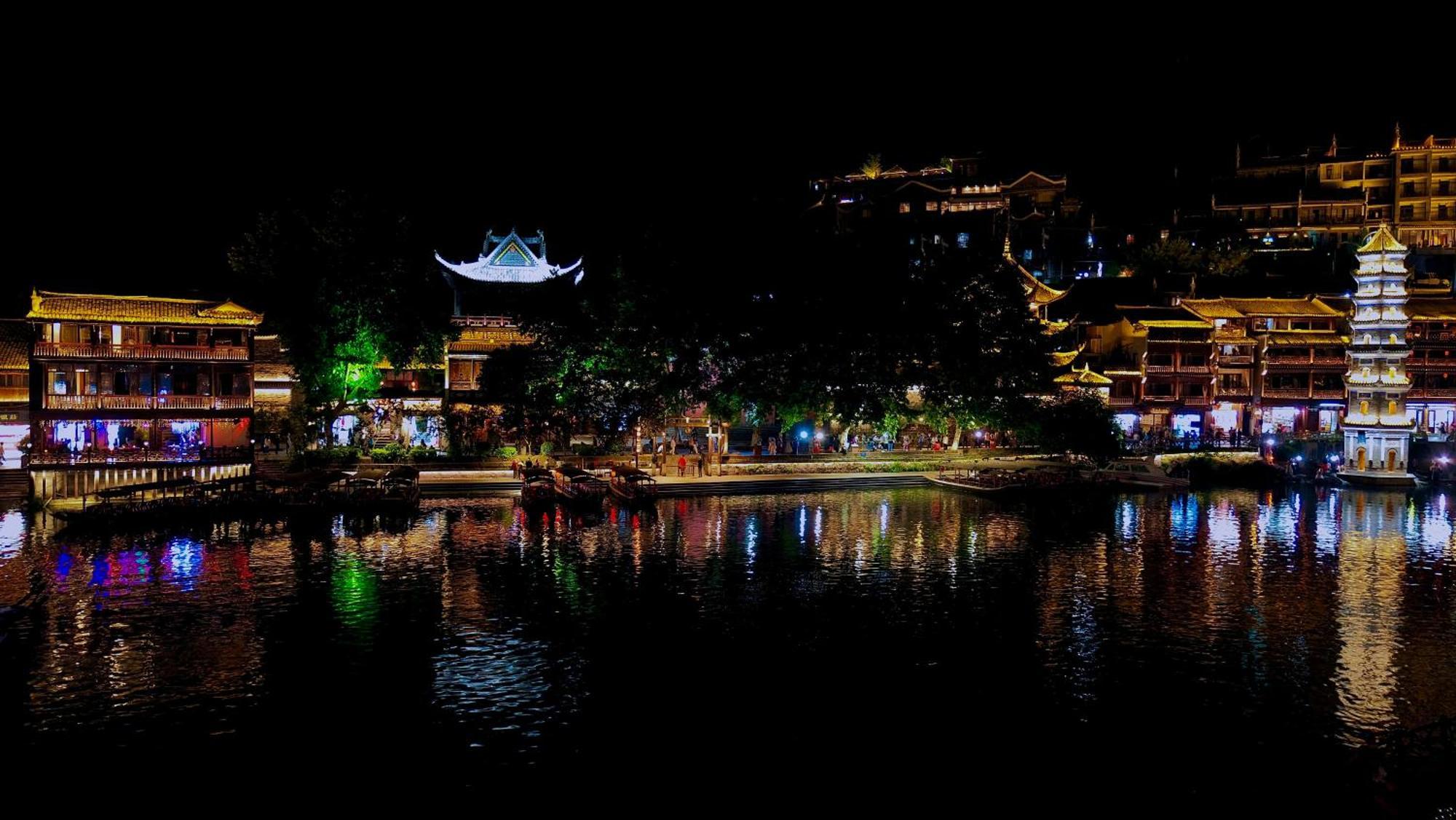Lqj Riverside Guest House Fenghuang Bagian luar foto