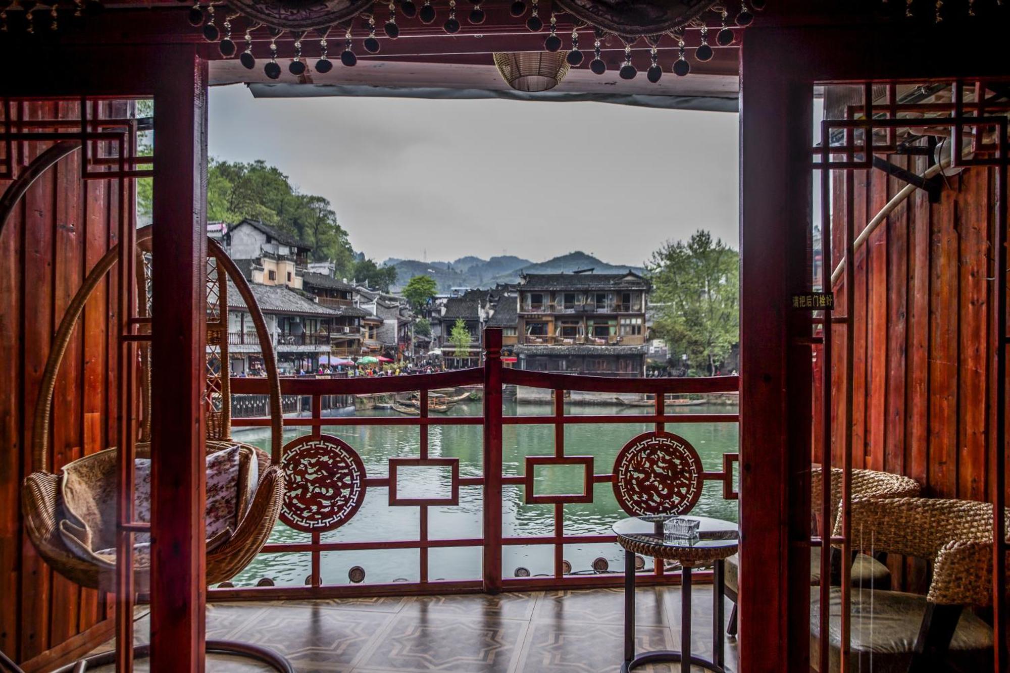 Lqj Riverside Guest House Fenghuang Bagian luar foto
