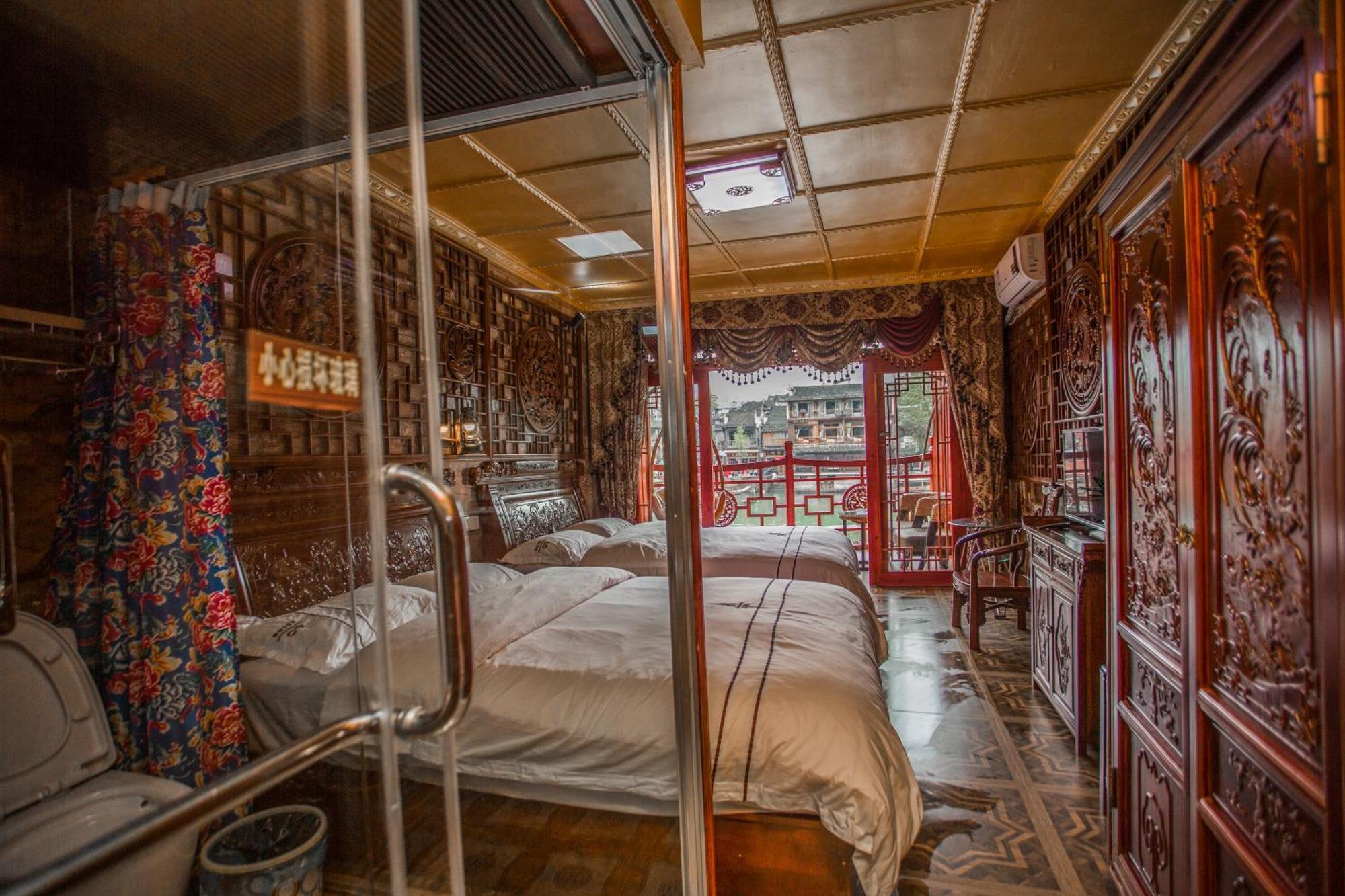Lqj Riverside Guest House Fenghuang Bagian luar foto