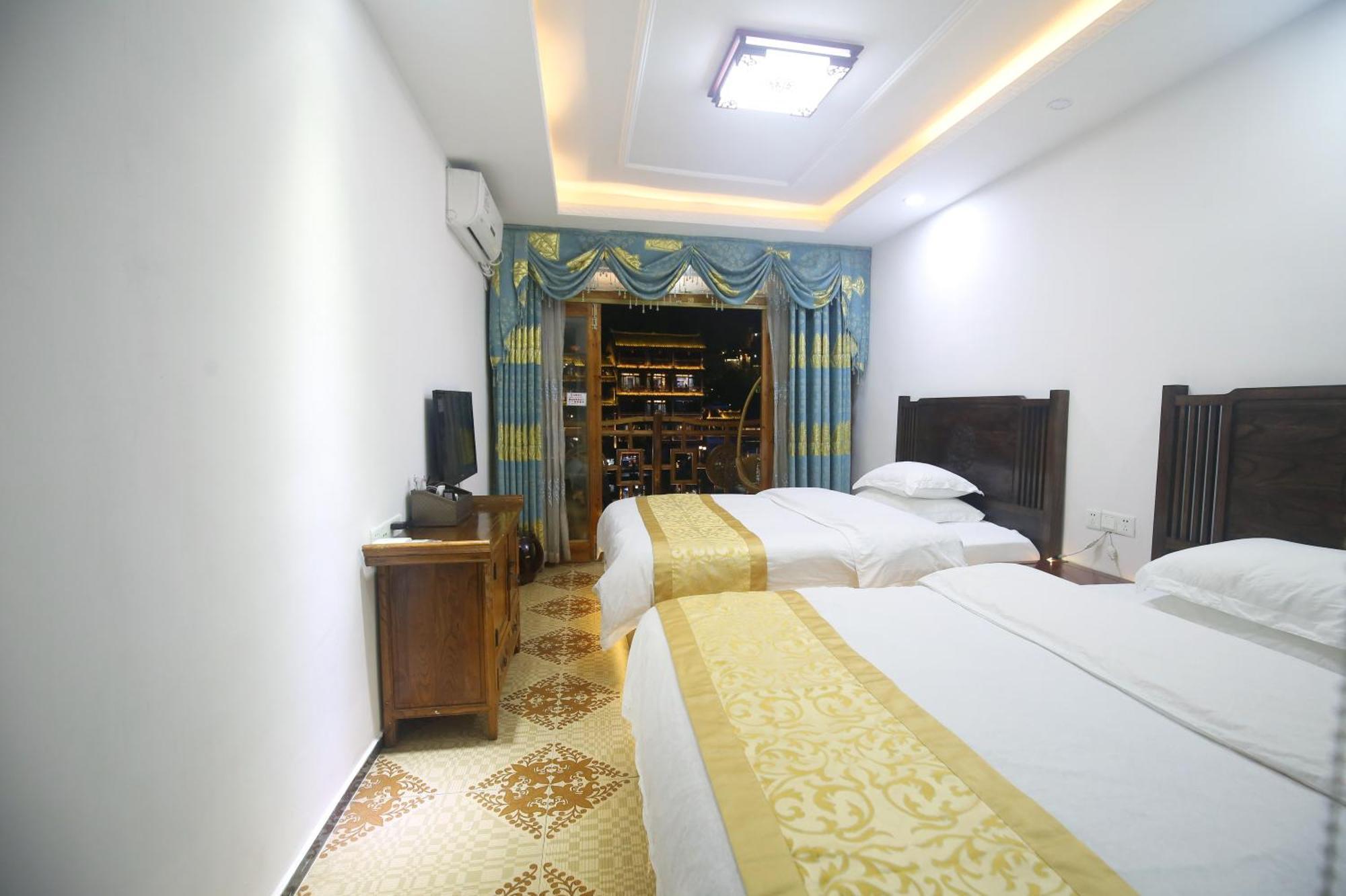 Lqj Riverside Guest House Fenghuang Bagian luar foto