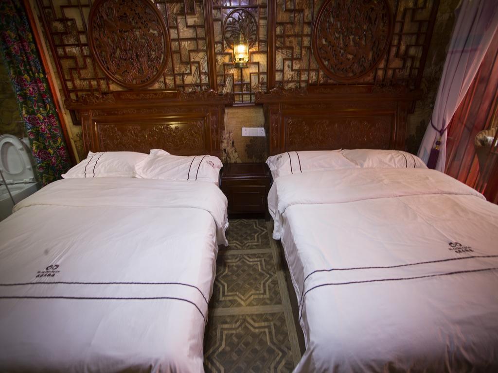Lqj Riverside Guest House Fenghuang Bagian luar foto